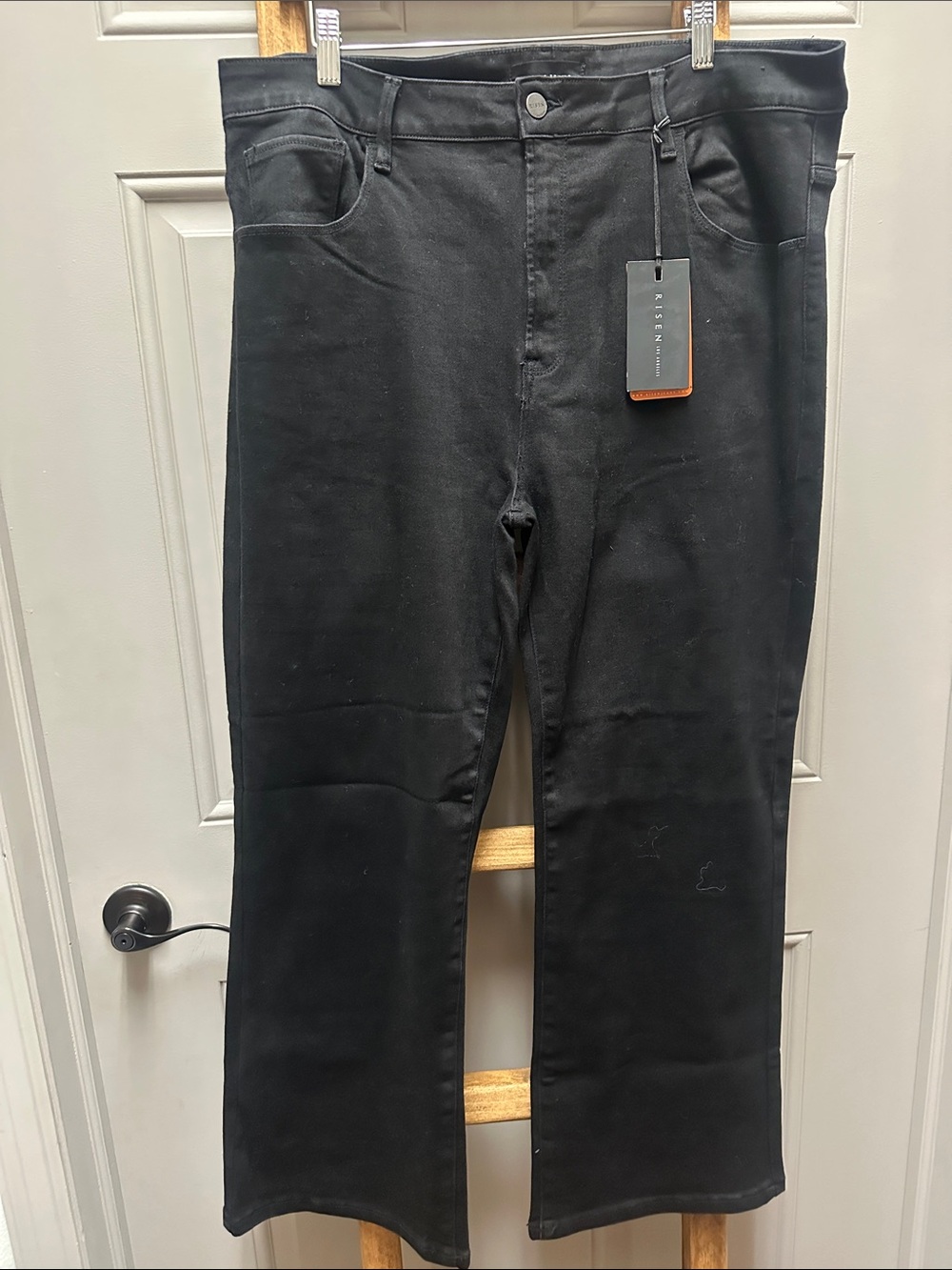 Women's Straight-Leg Jeans in Black - Classic Everyday Style